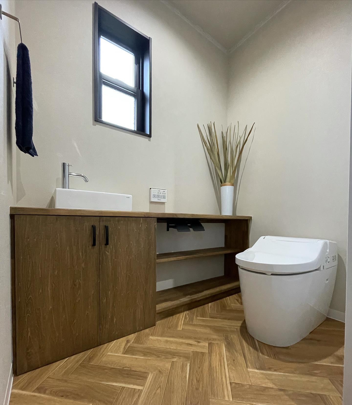 熊本・天草の注文住宅

ヘリンボーンの床と造作棚！

#ヘリンボーン #ヘリンボーン床 #造作棚 #造作洗面 #浦田建設 #熊本 #天草 #注文住宅 #自由設計 #自由設計の家 #木造住宅 #設計士とつくる家 #大工 #職人 #アイアン #アイアンラック #くらし #楽しい家づくり #リノベーション #新築一戸建て #新築注文住宅